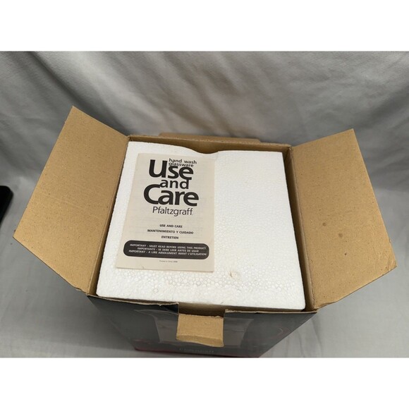 Pfaltzgraff Winterberry Pitcher red & clear etched glass holly holiday 8.75” - Picture 12 of 16